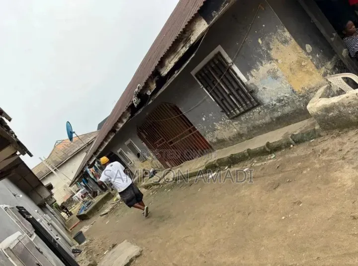 DISTRESS 10 Units of One Bedroom Flat 6 of Self Contain, 10 Rooms,