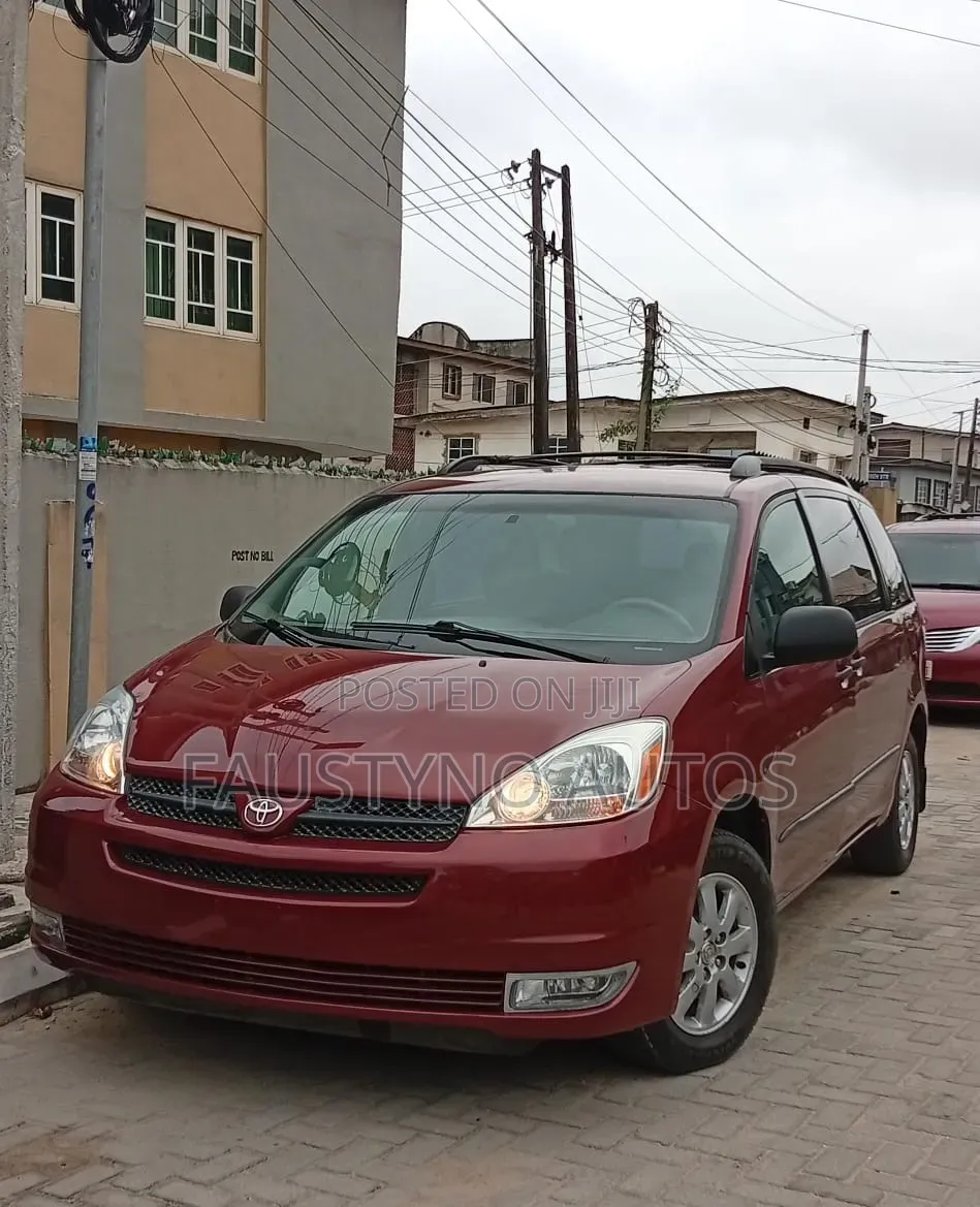 Toyota Sienna 2005 Red