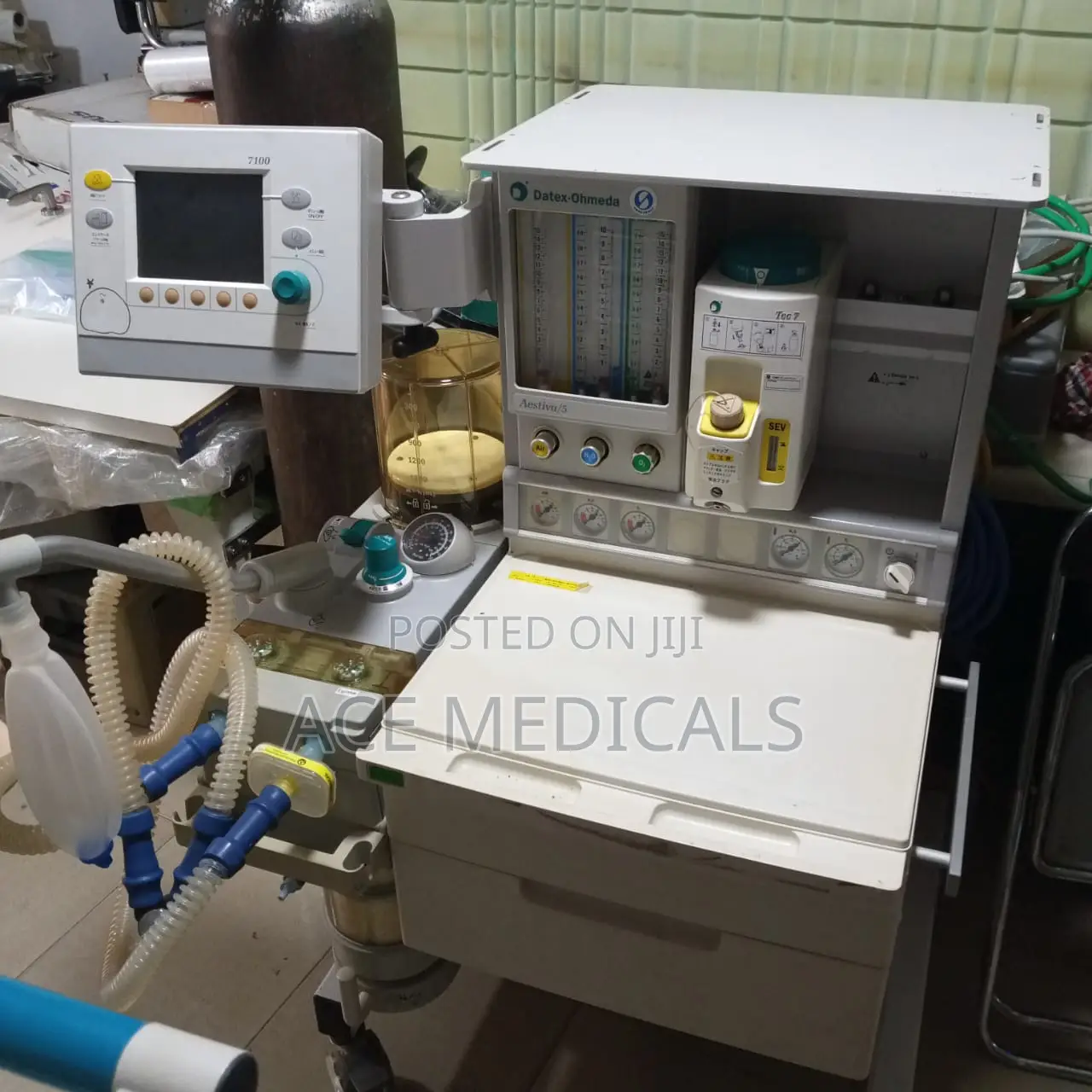 Datex Ohmeda Aestiva With Ventilator and Lsoflourine Vaporizer