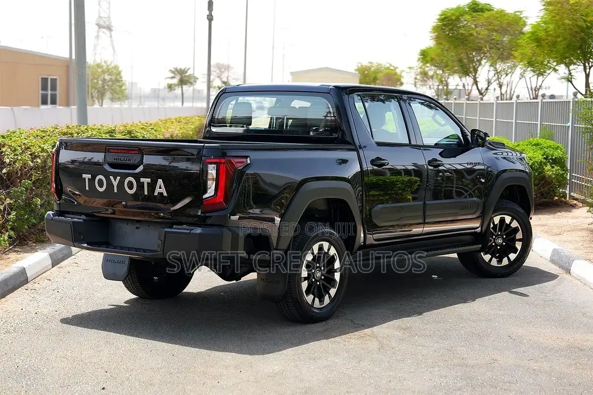 New Toyota Hilux 2026 Black