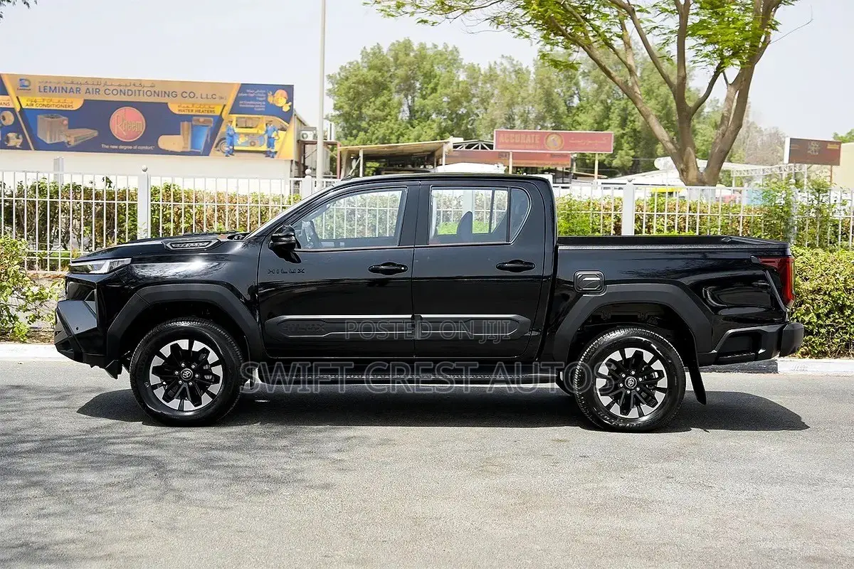 New Toyota Hilux 2026 Black