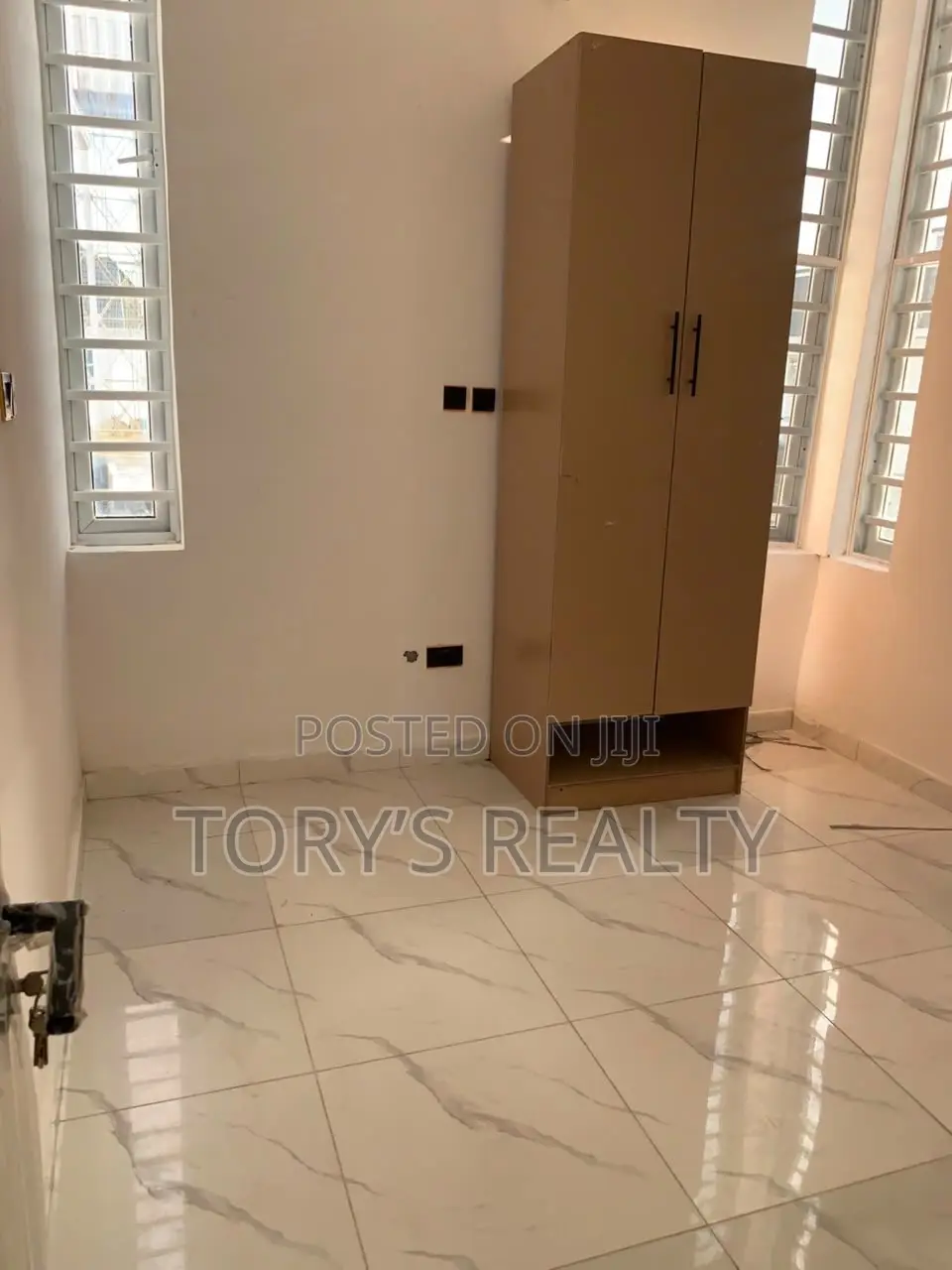 4bdrm Duplex in Ikota for sale
