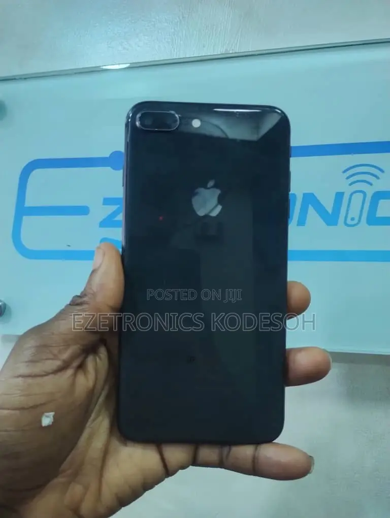 Apple iPhone 8 Plus 64 GB Black