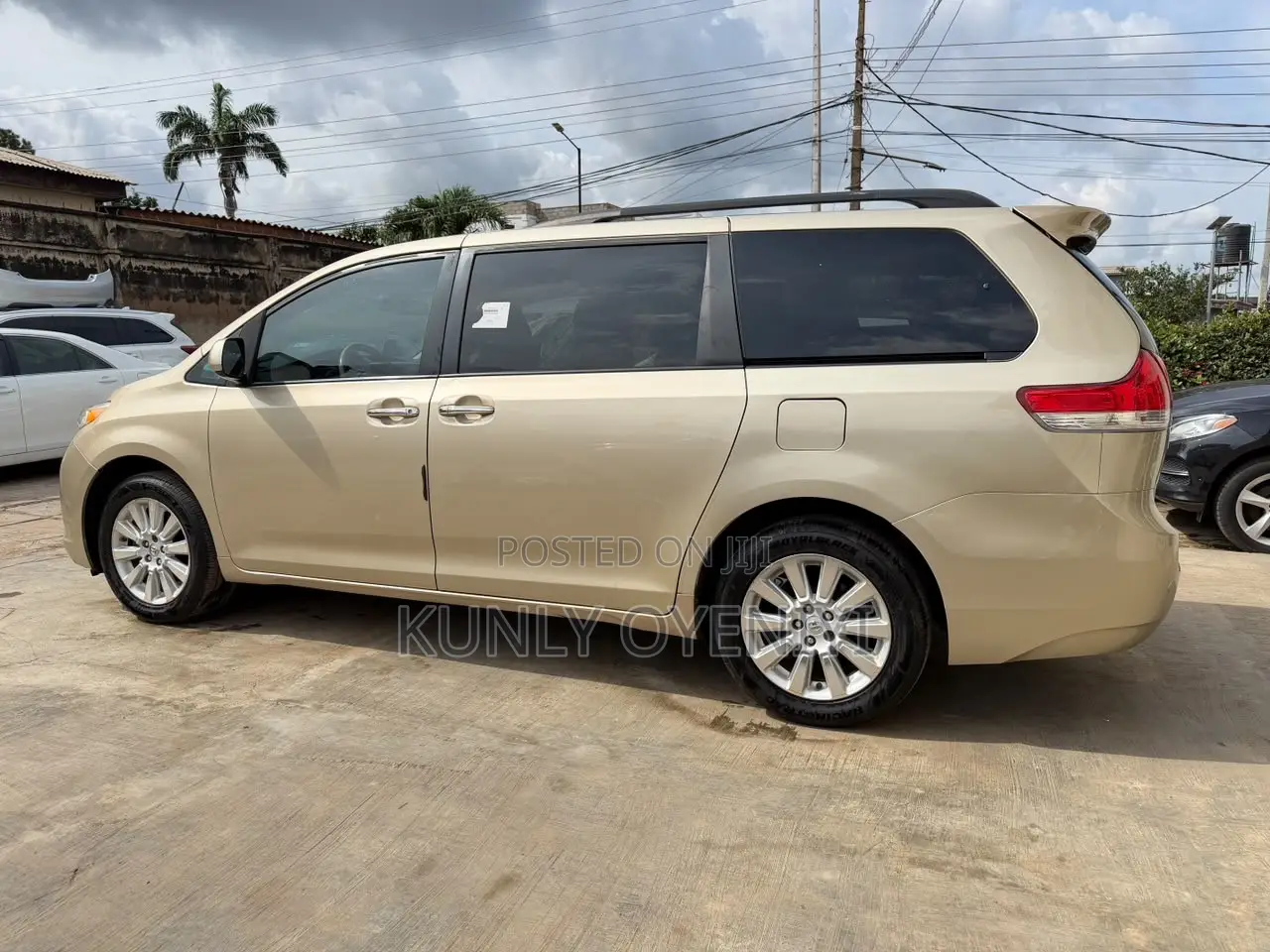 Toyota Sienna 2014 Gold