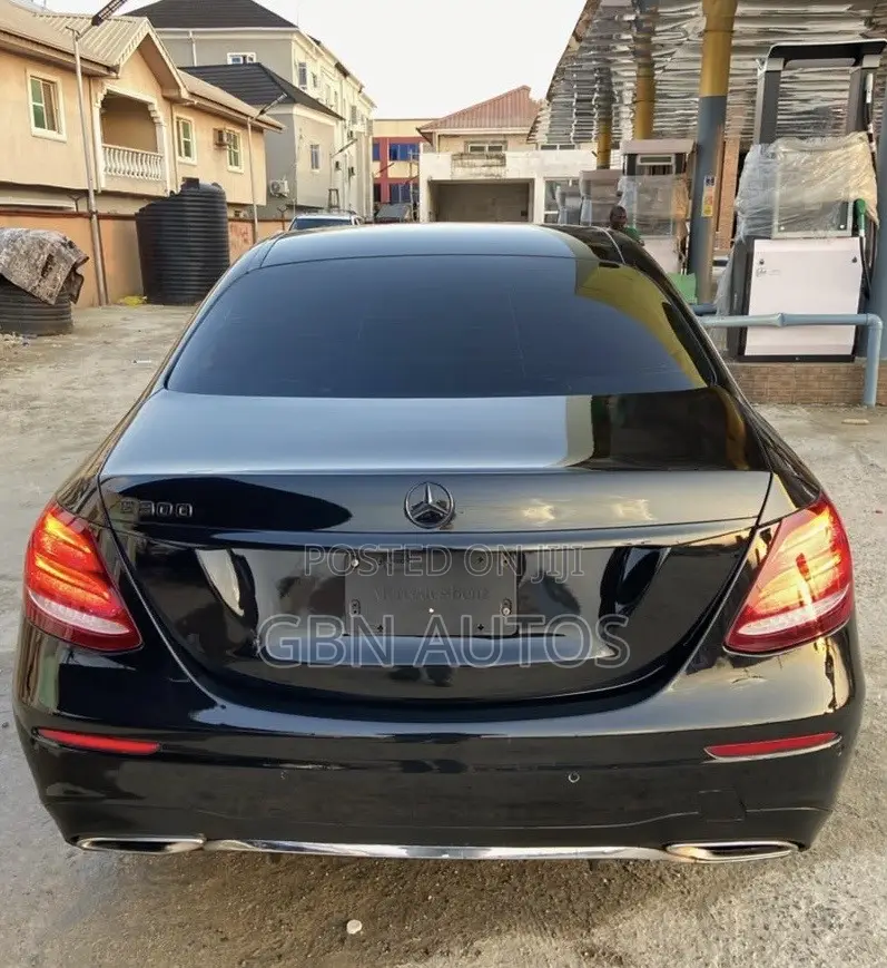 Mercedes-Benz E300 Base RWD Sedan (2.0L 4cyl 9A) 2017 Black