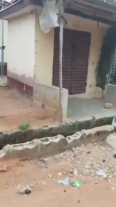 3bdrm Block of Flats in Ijegun for sale