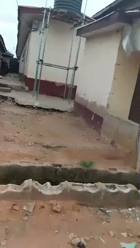 3bdrm Block of Flats in Ijegun for sale