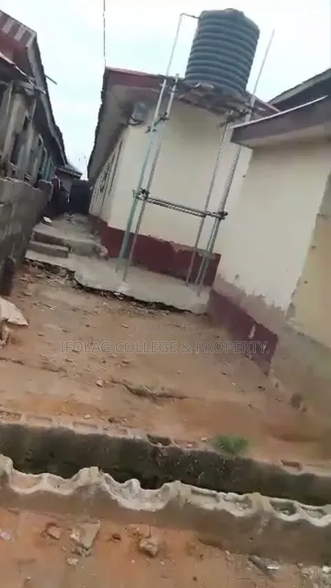 3bdrm Block of Flats in Ijegun for sale