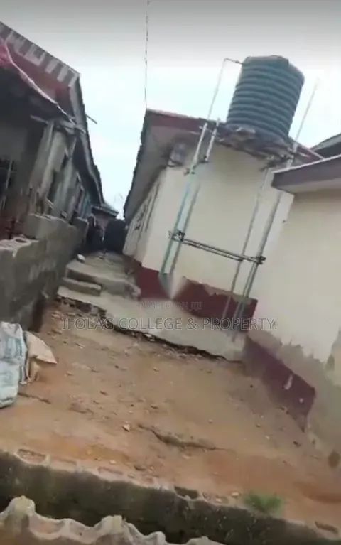 3bdrm Block of Flats in Ijegun for sale