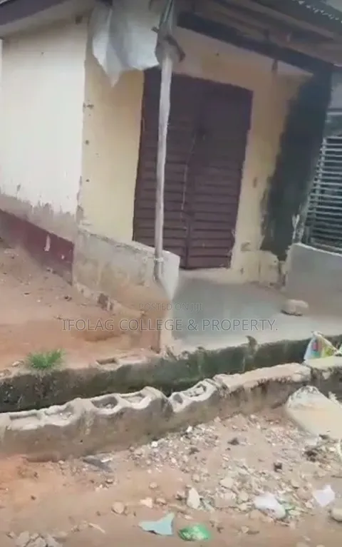 3bdrm Block of Flats in Ijegun for sale