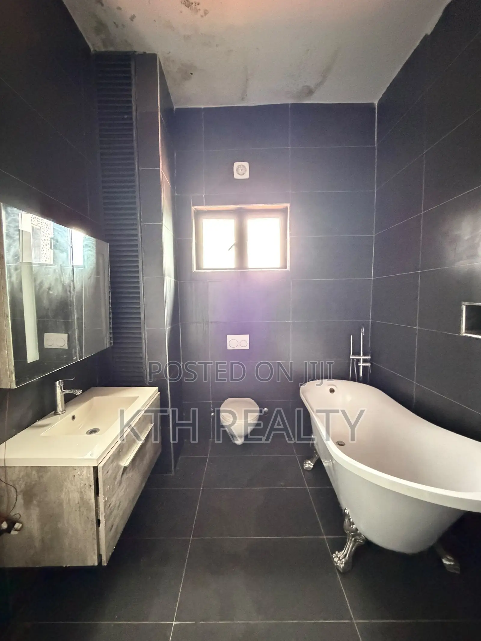3bdrm Apartment in Lekki Paradise for rent
