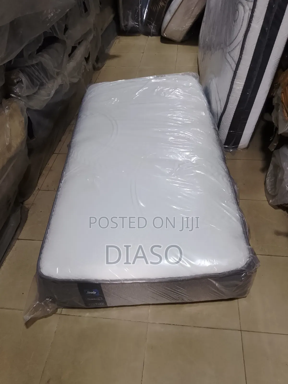 Order for Your Affordable Canadian Neatly Used 3.2x6 Mattress Pillow
