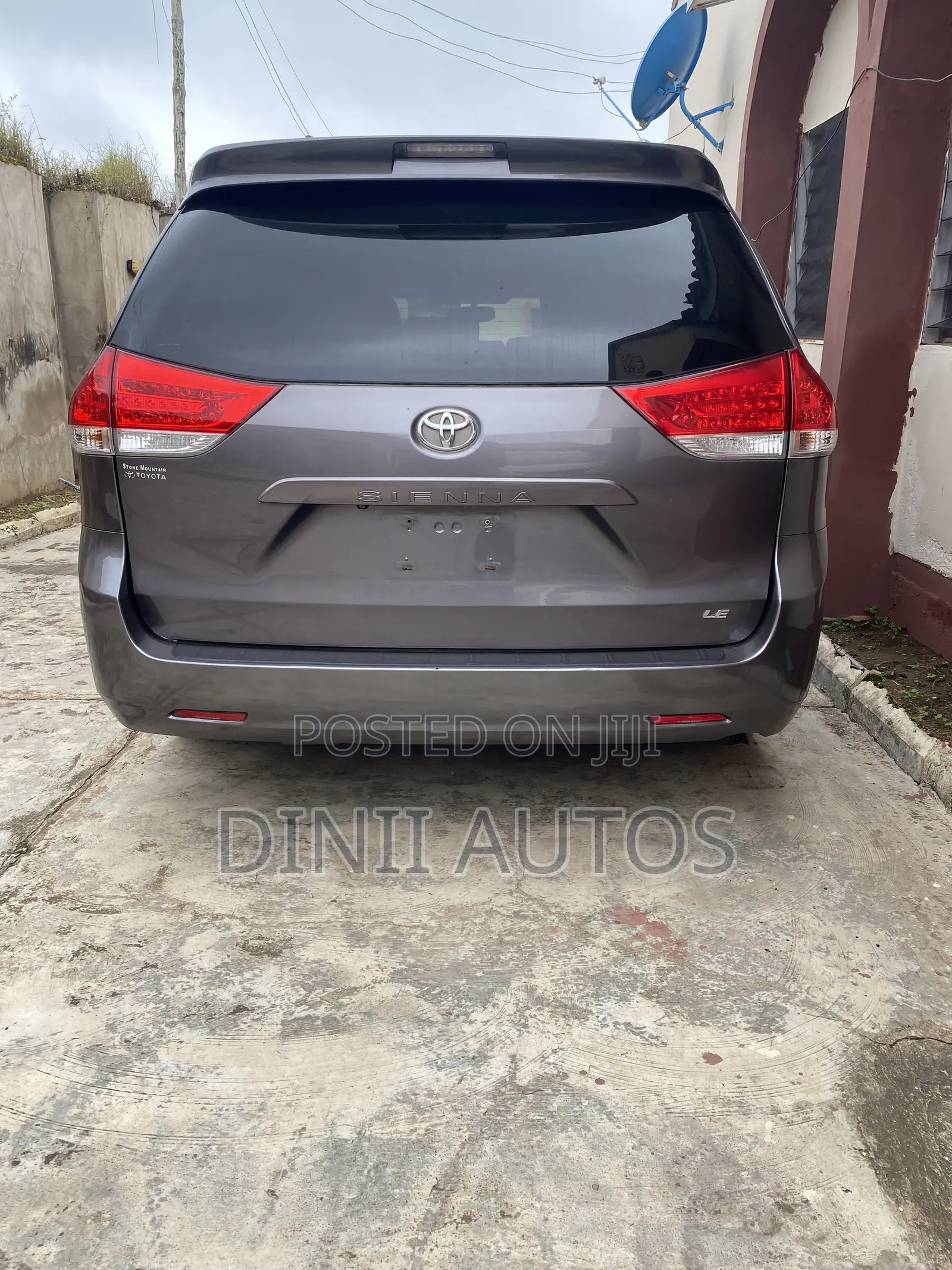 Toyota Sienna LE 8 Passenger 2011 Gray