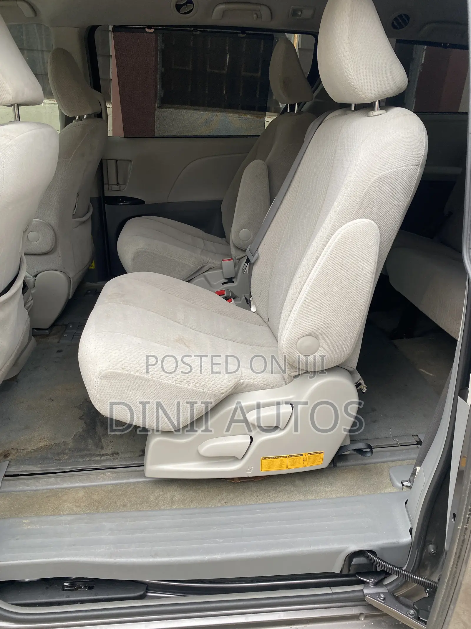 Toyota Sienna LE 8 Passenger 2011 Gray