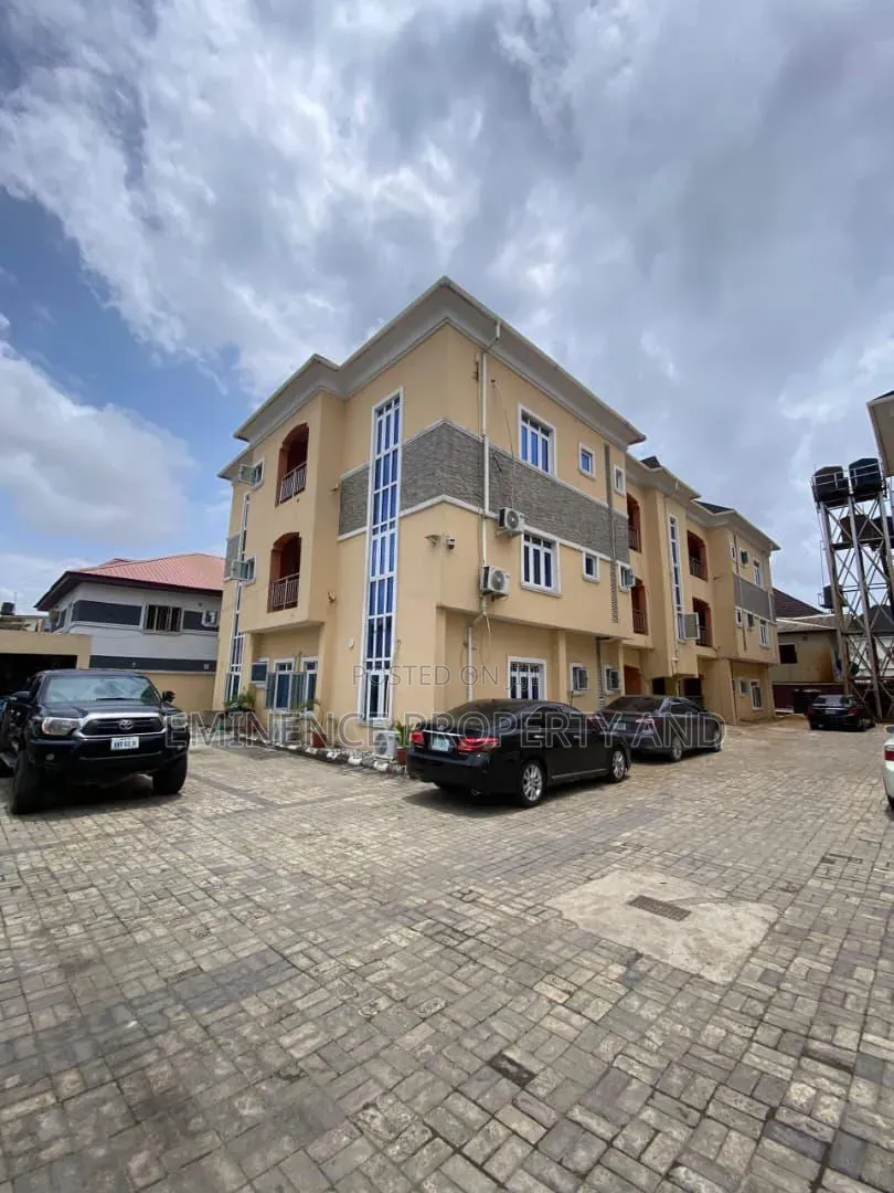 3bdrm Apartment in Chevron for rent
