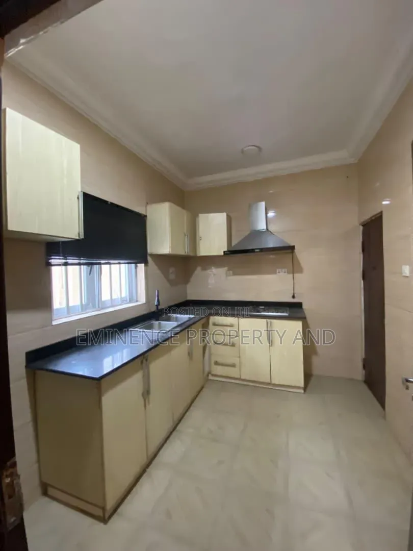 3bdrm Apartment in Chevron for rent