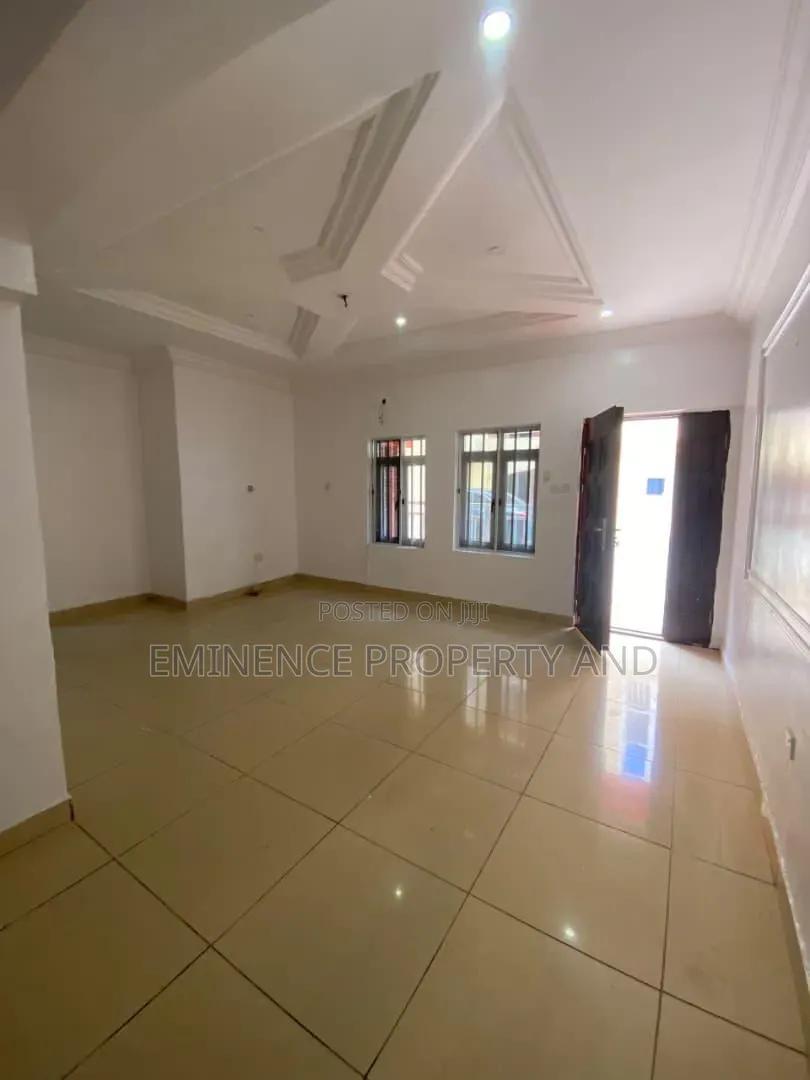 3bdrm Apartment in Chevron for rent