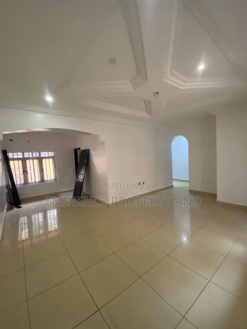 3bdrm Apartment in Chevron for rent
