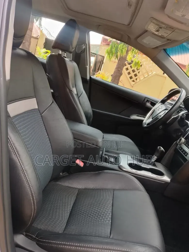 Toyota Camry SE 4dr Sedan (2.5L 4cyl 6A) 2013 Silver