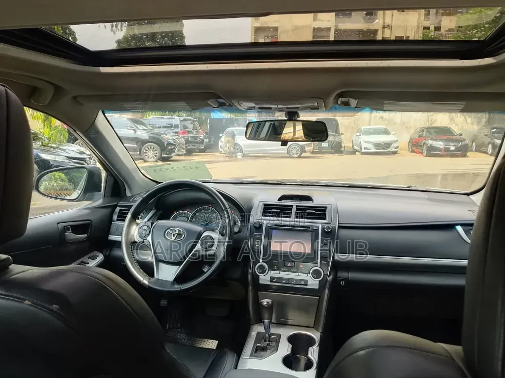Toyota Camry SE 4dr Sedan (2.5L 4cyl 6A) 2013 Silver