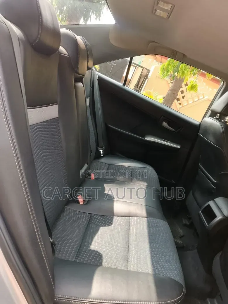 Toyota Camry SE 4dr Sedan (2.5L 4cyl 6A) 2013 Silver