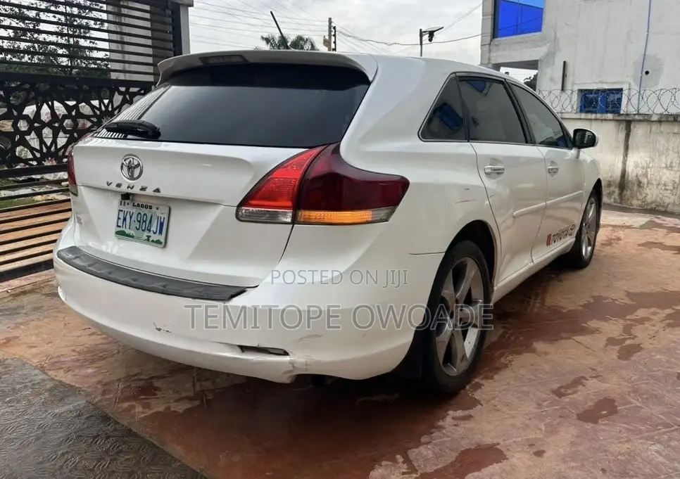 Toyota Venza V6 AWD 2011 White