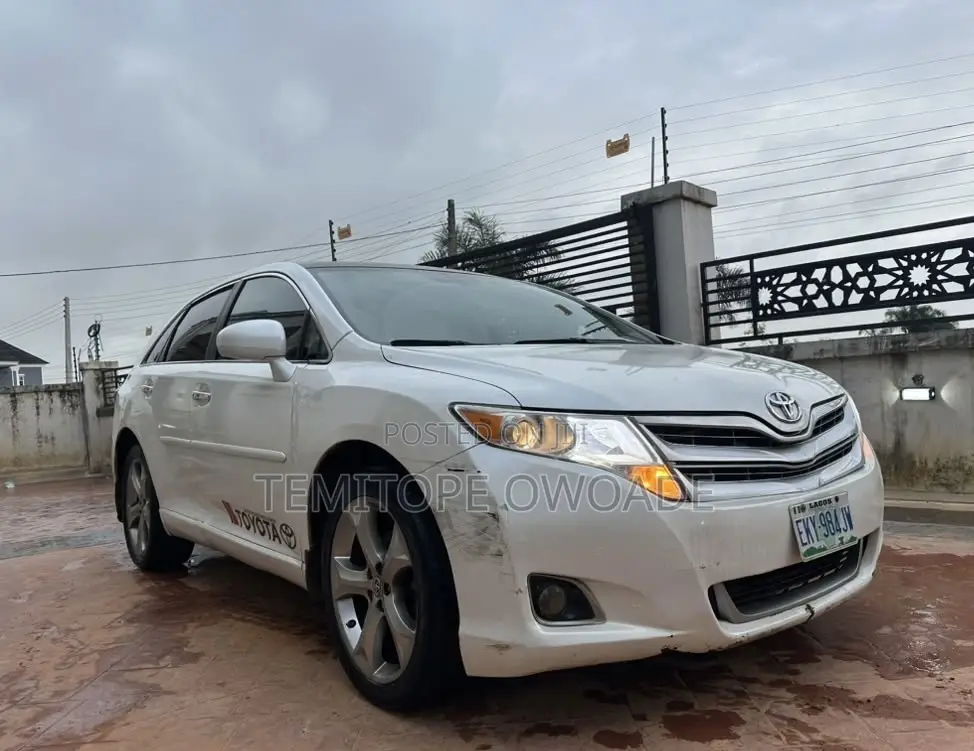Toyota Venza V6 AWD 2011 White