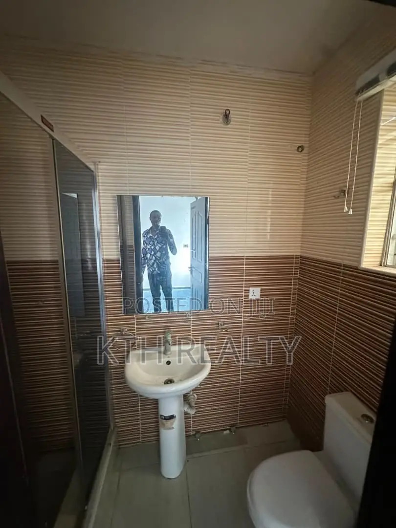 4bdrm Duplex in Opp Royal Pine, Lekki Phase 2 for rent
