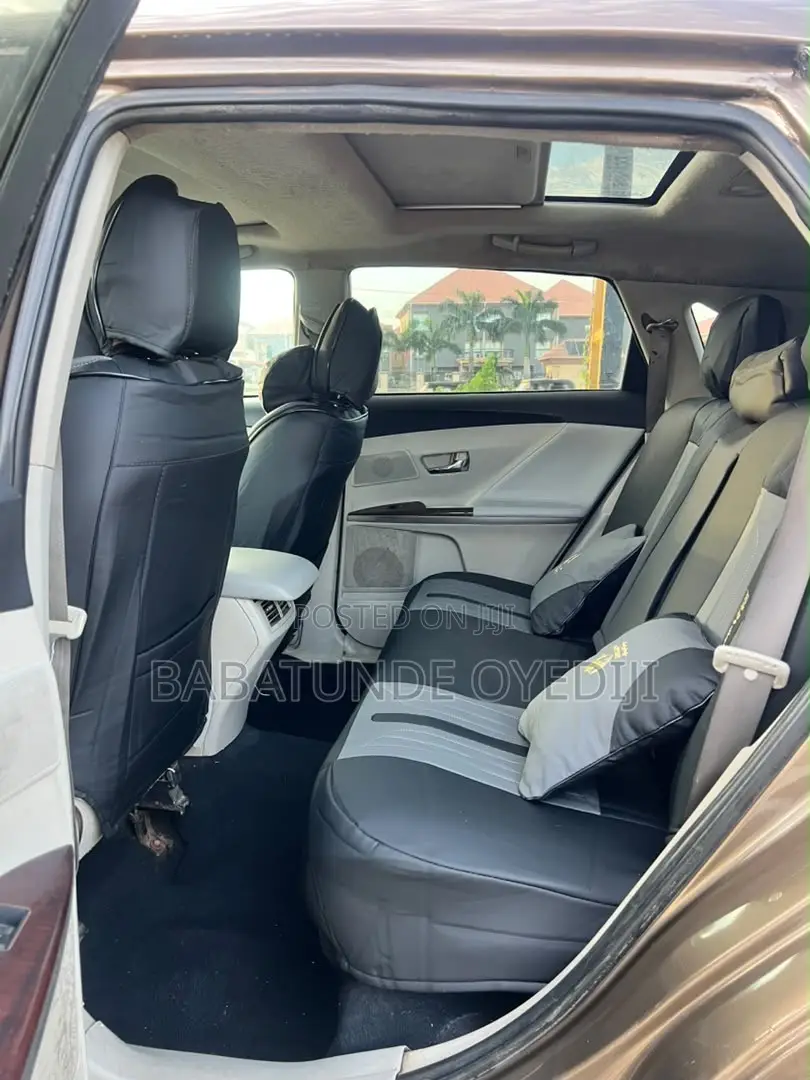 Toyota Venza V6 AWD 2010 Gold