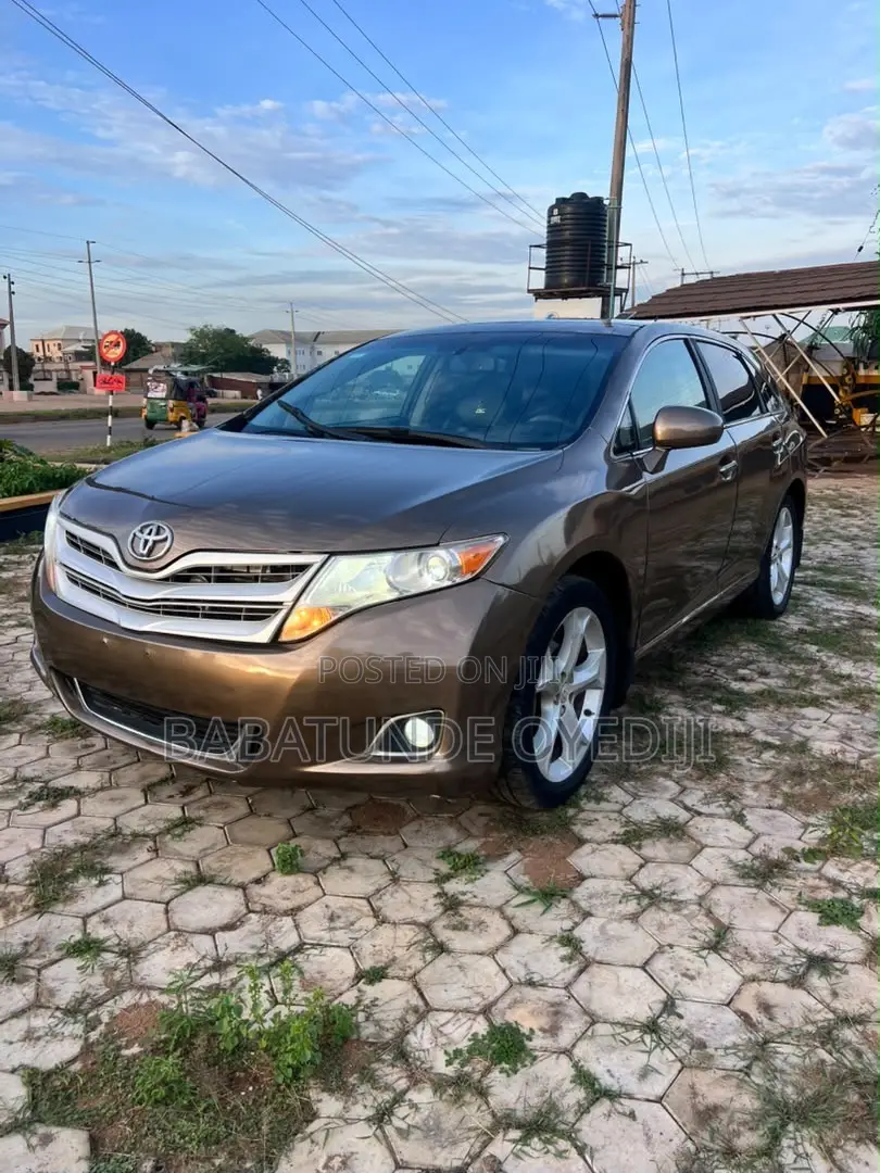 Toyota Venza V6 AWD 2010 Gold