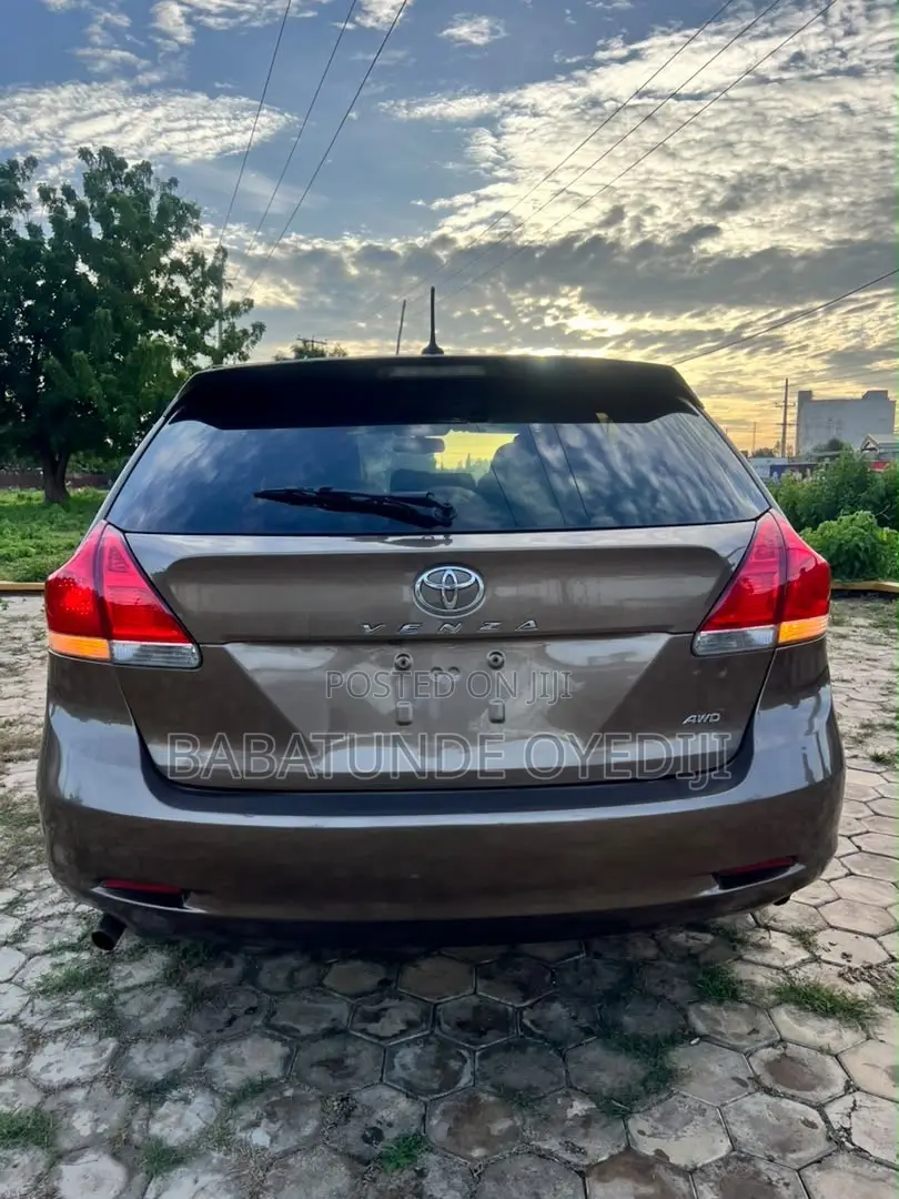 Toyota Venza V6 AWD 2010 Gold
