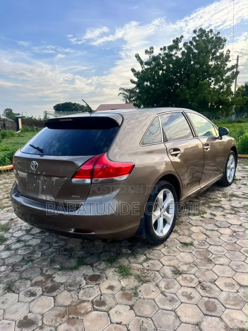 Toyota Venza V6 AWD 2010 Gold