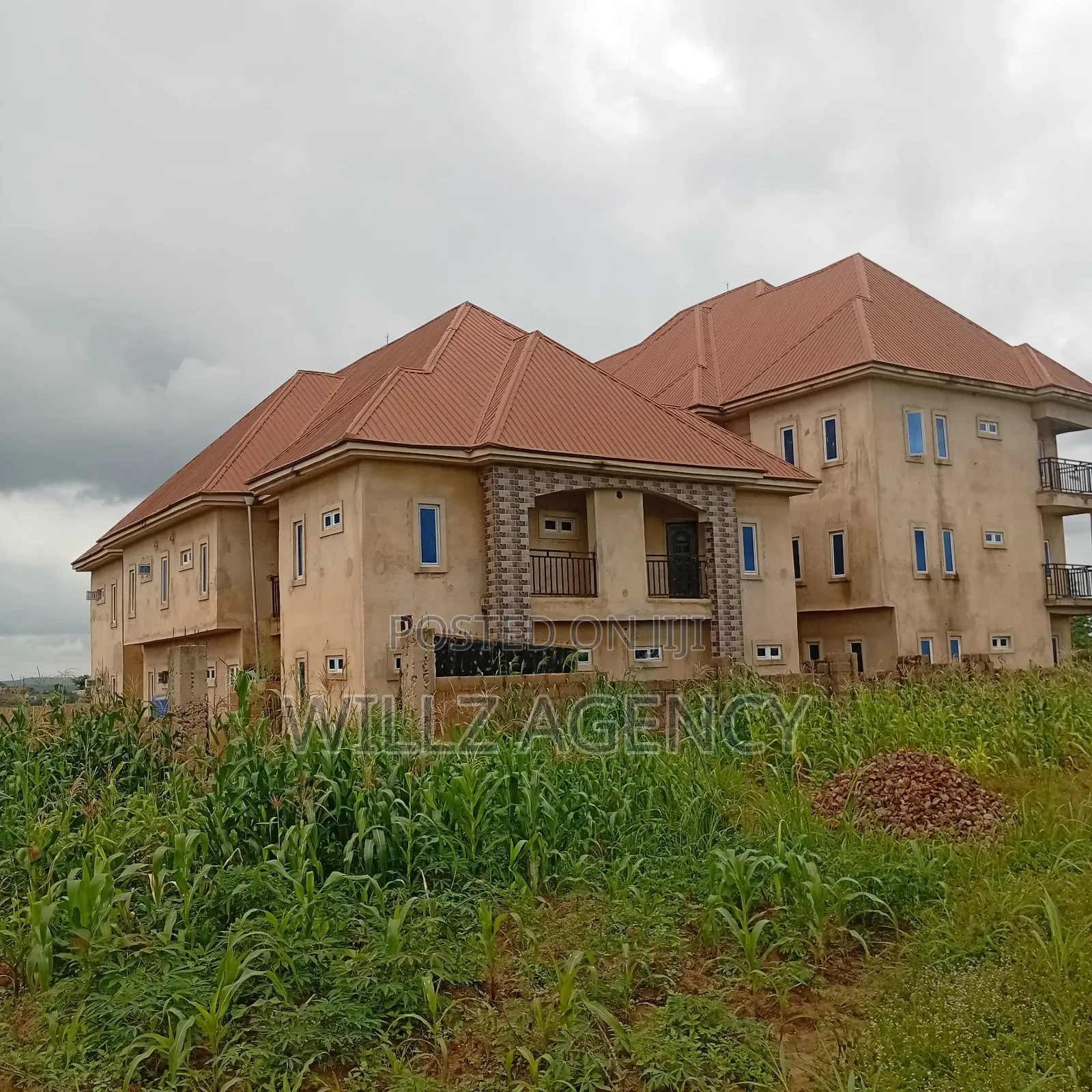3bdrm Block of Flats in Villa Estate Layout, Enugu for sale