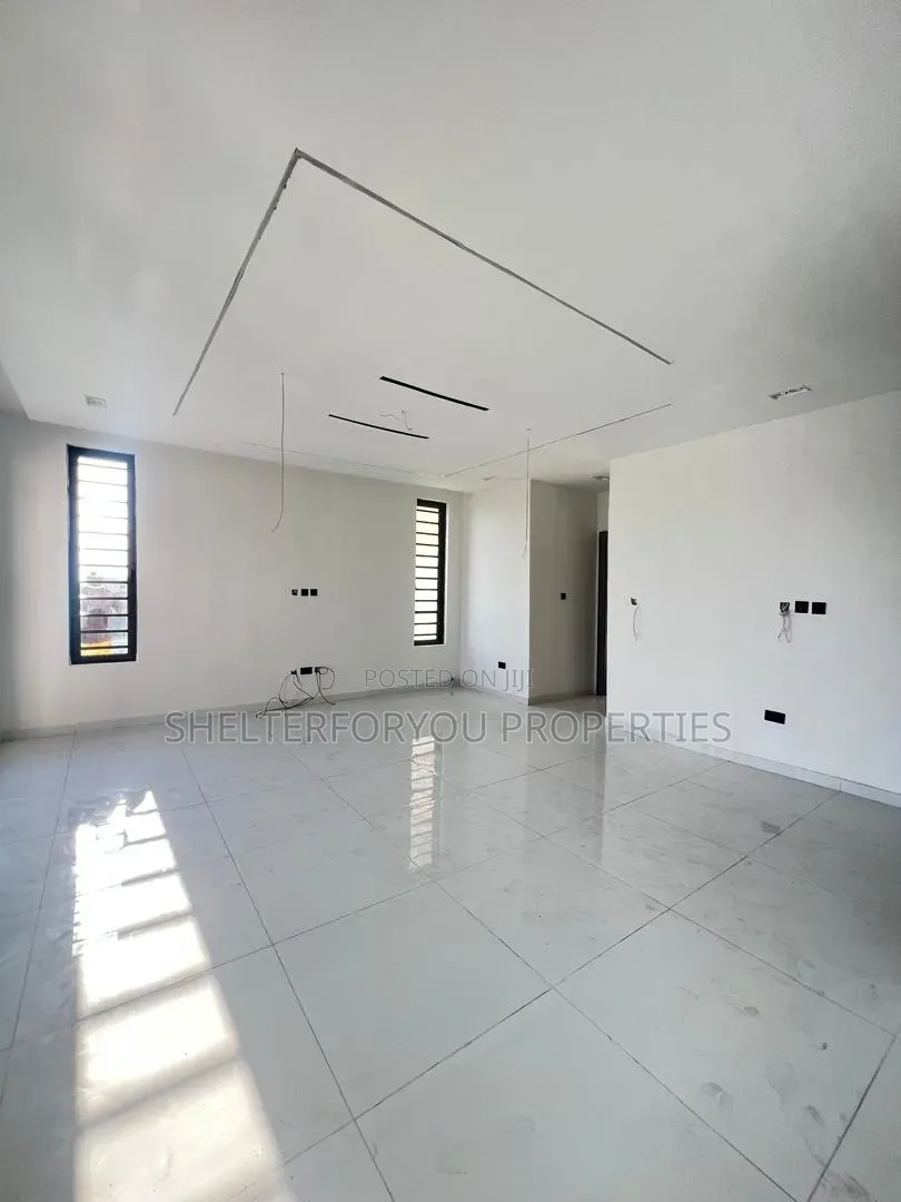 3bdrm Apartment in Ikate for sale