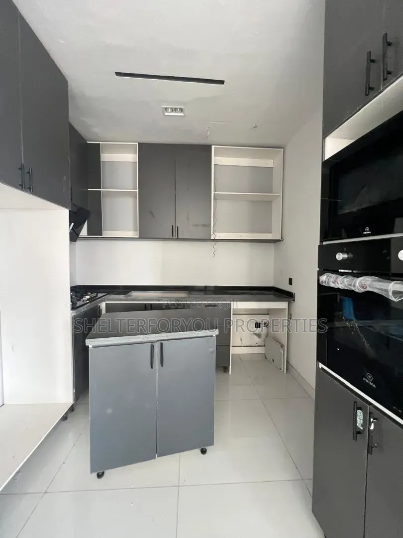 3bdrm Apartment in Ikate for sale