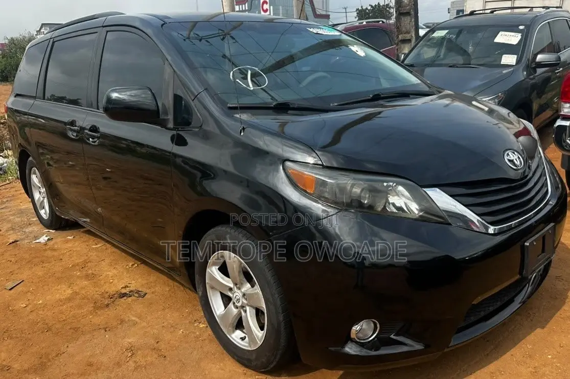 Toyota Sienna LE 8 Passenger 2011 Black