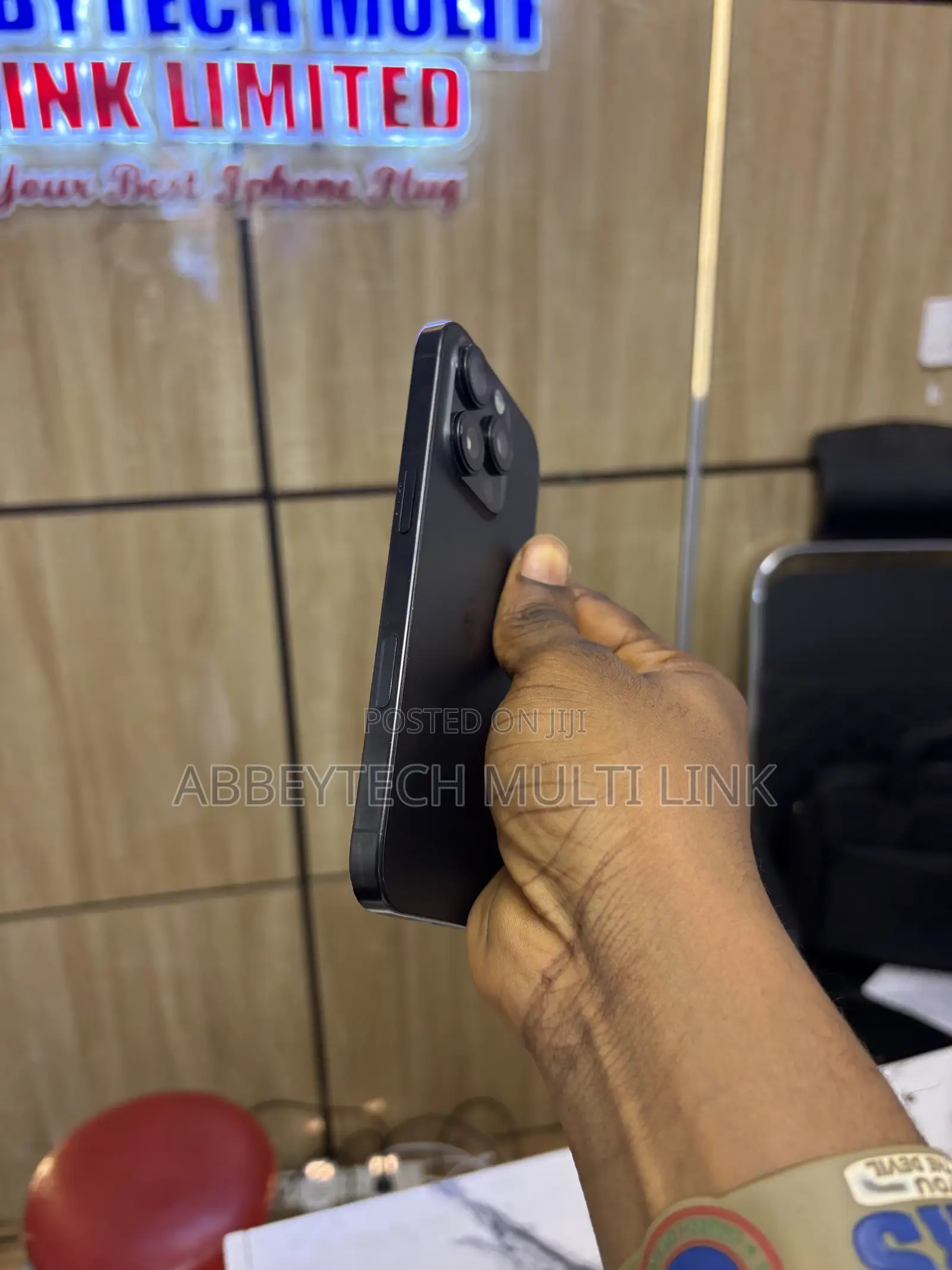 New Apple iPhone 16 Pro 128 GB Black