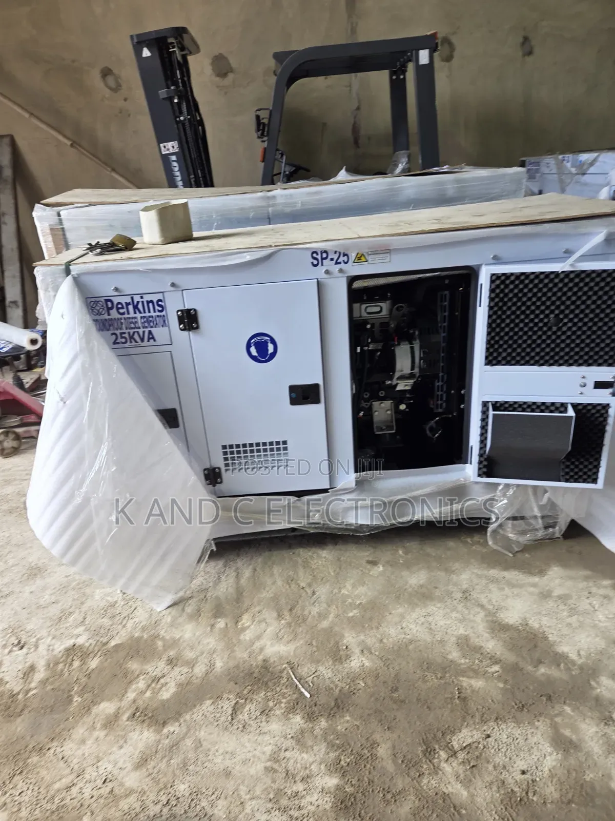 Reliable 25kVA Perkins Soundproof Diesel Generator