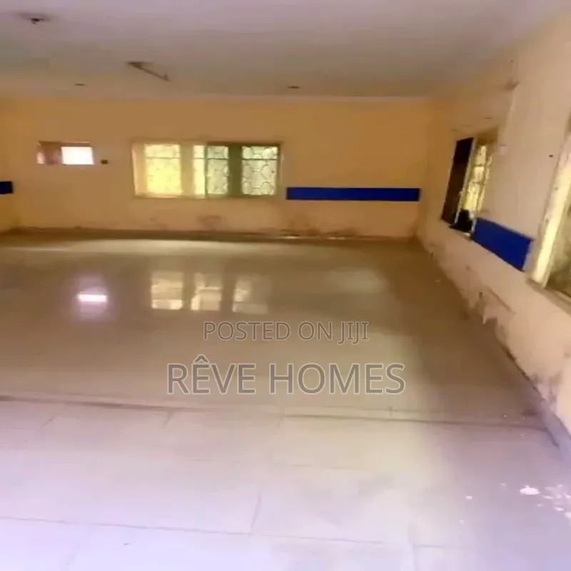 5bdrm Duplex in Phase 2 for rent