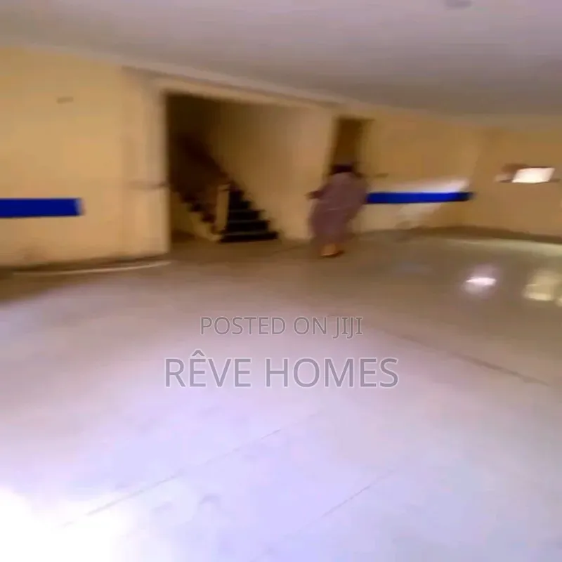 5bdrm Duplex in Phase 2 for rent