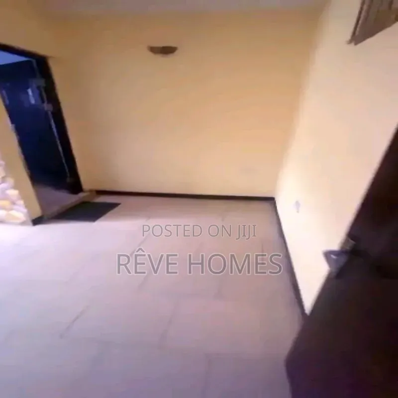 5bdrm Duplex in Phase 2 for rent