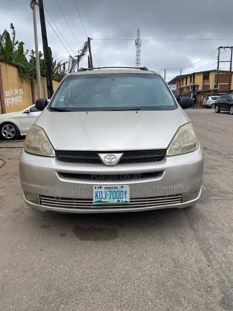 Toyota Sienna LE FWD (3.3L V6 5A) 2004 Gold