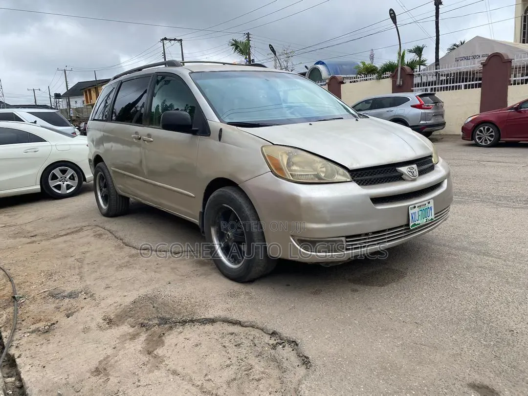 Toyota Sienna LE FWD (3.3L V6 5A) 2004 Gold