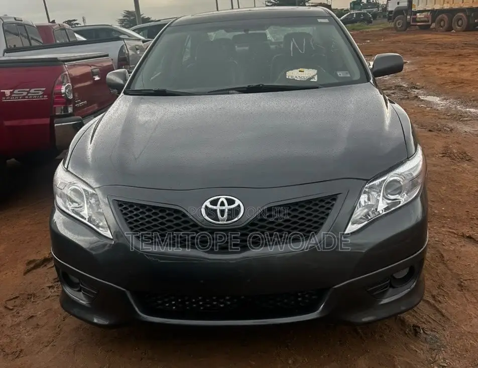 Toyota Camry SE V6 4dr Sedan (3.5L 6cyl 6A) 2011 Black