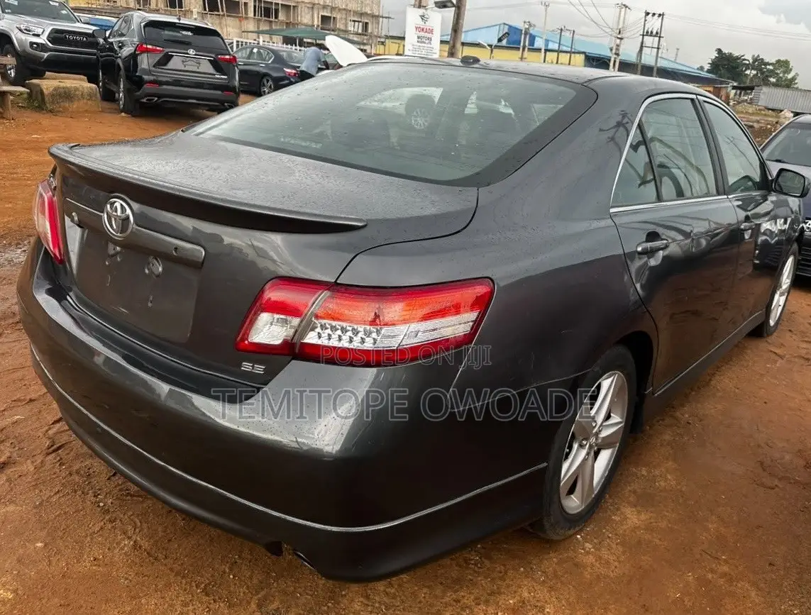 Toyota Camry SE V6 4dr Sedan (3.5L 6cyl 6A) 2011 Black