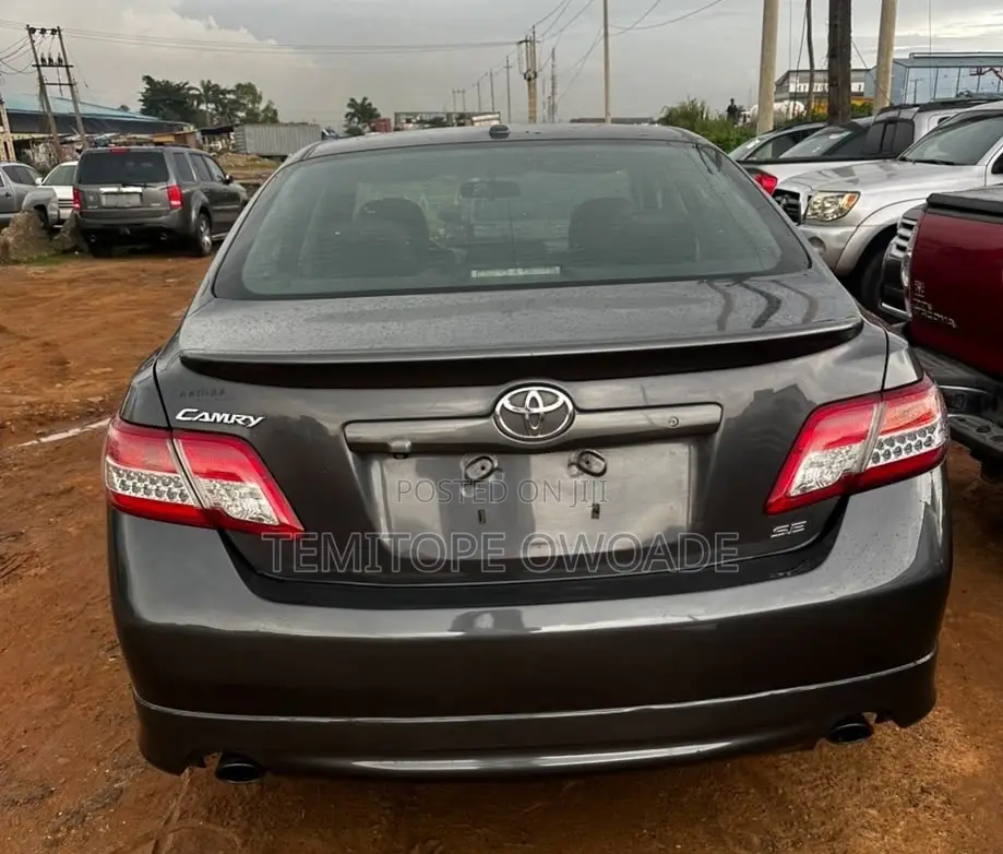 Toyota Camry SE V6 4dr Sedan (3.5L 6cyl 6A) 2011 Black