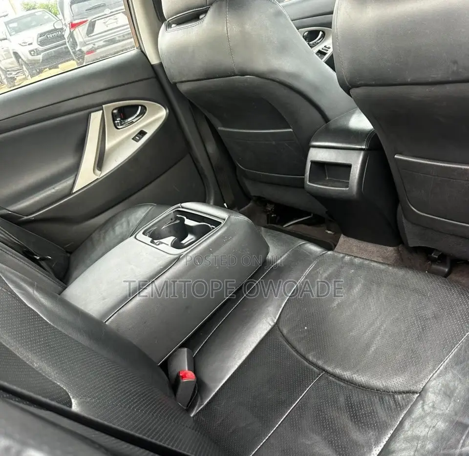 Toyota Camry SE V6 4dr Sedan (3.5L 6cyl 6A) 2011 Black