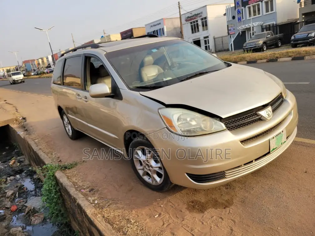 Toyota Sienna 2006 Gold