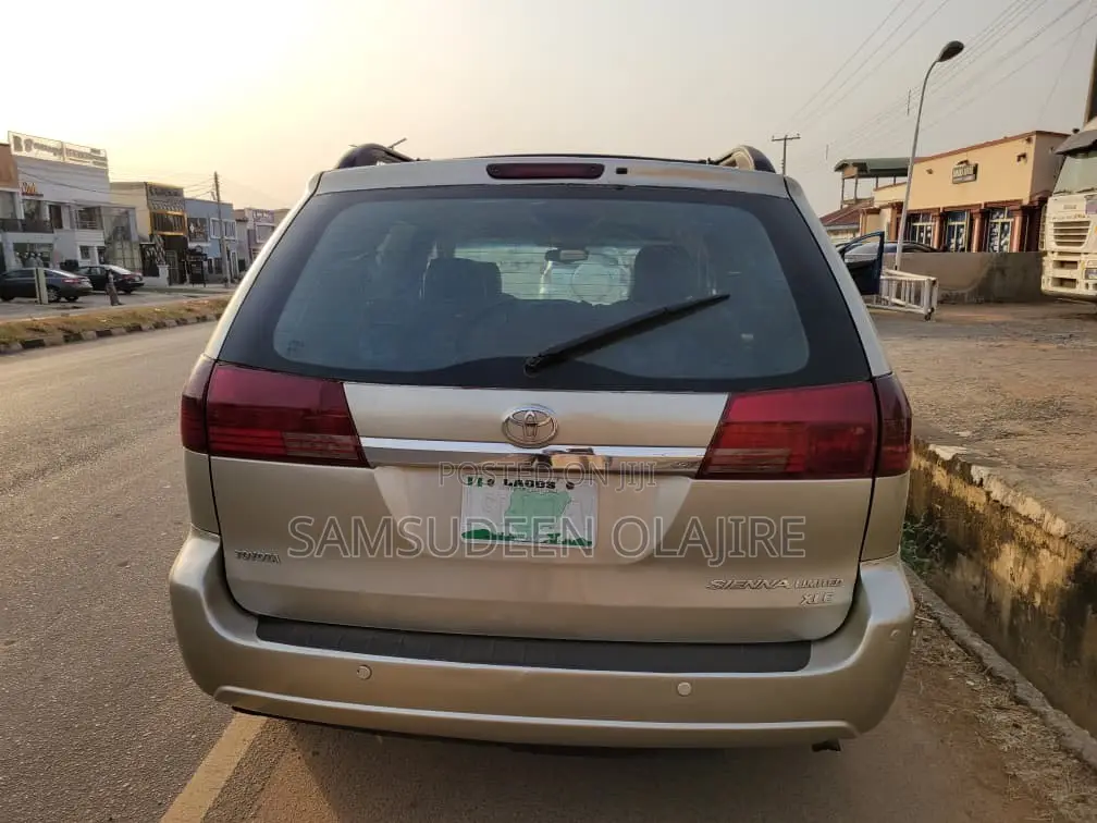 Toyota Sienna 2006 Gold