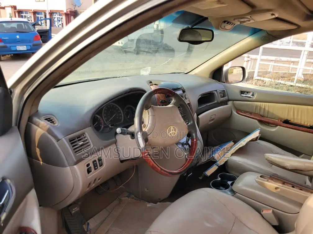 Toyota Sienna 2006 Gold